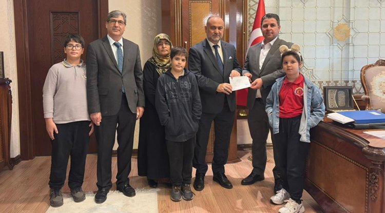 Adana Selahaddin Eyyubi İmam Hatip Ortaokulu'ndan Filistin'e destek