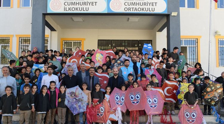 Çelikhan Diyanet gençlikten uçurtma şenliği