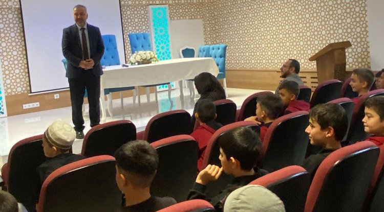 Müftü Yıldırım, hafızlık öğrencileriyle bir araya geldi