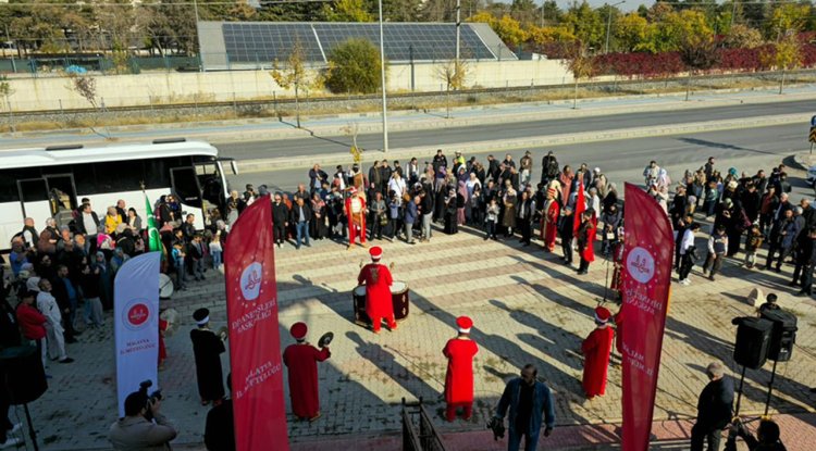 Malatya’dan umre yolcuları dualarla uğurlandı