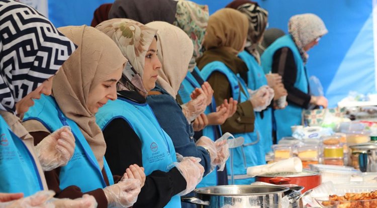 Manisa'da Filistin'e destek için 'Hayır Çarşısı' kuruldu