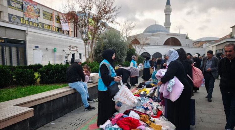 Sultanbeyli'de Gazze yararına "Hayır Çarşısı" düzenlendi
