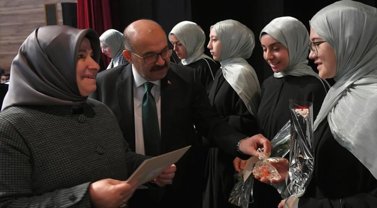 Vali Ustaoğlu, Altıeylül'de hafızların sevincine ortak oldu