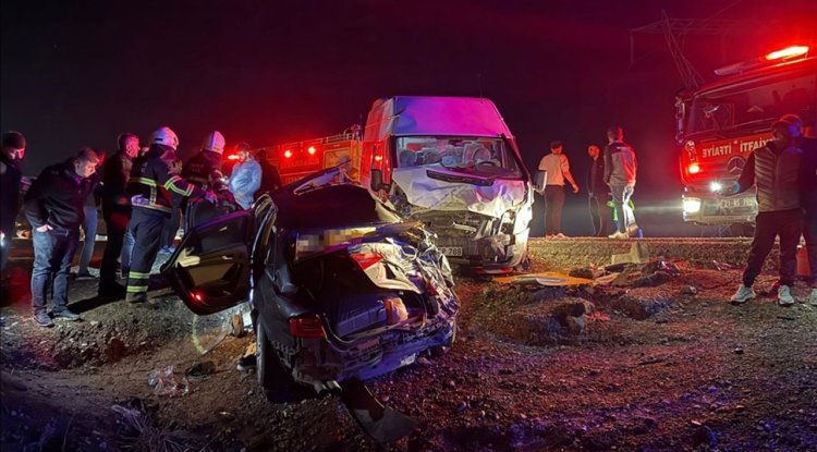Diyarbakır'da zincirleme trafik kazasında 4 kişi öldü, 13 kişi yaralandı