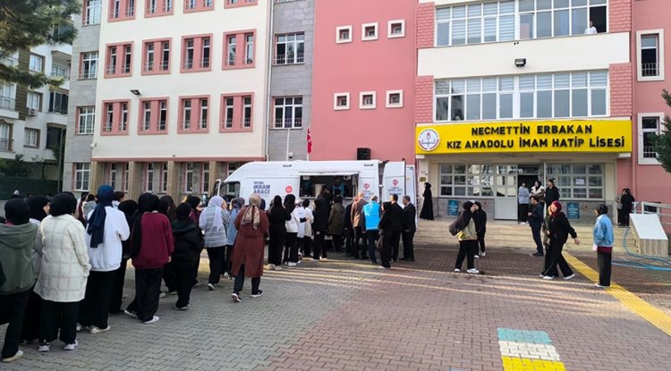 Osmaniye'de öğrencilere sıcak ikram