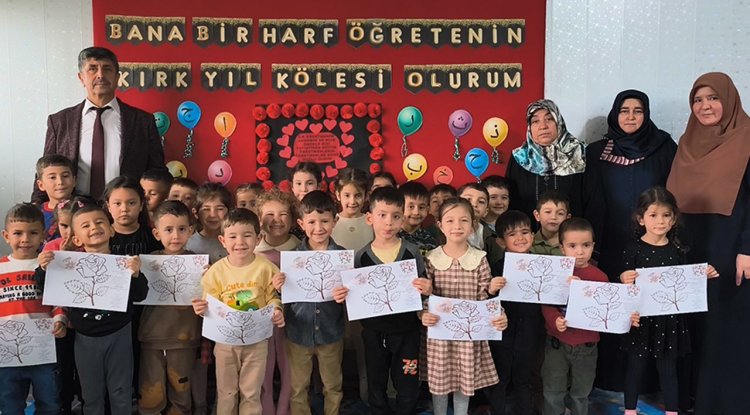 Kur’an kursu öğreticilerinin gününü kutladılar