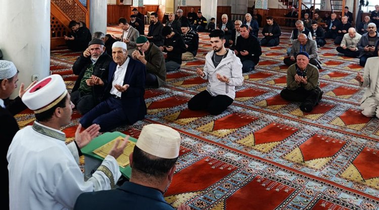 İvrindi'de vefat eden öğretmenler anıldı