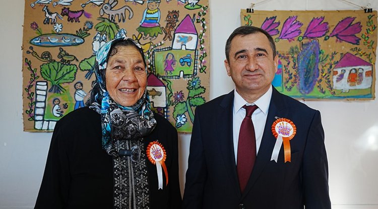 73 yaşındaki Hakime teyzenin yaptığı resimlerden oluşan sergi açıldı