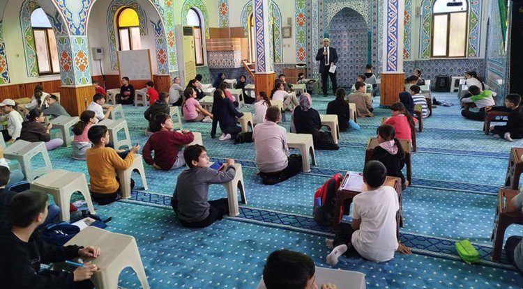 Köşk'teki gençler, camide bilgide yarıştı