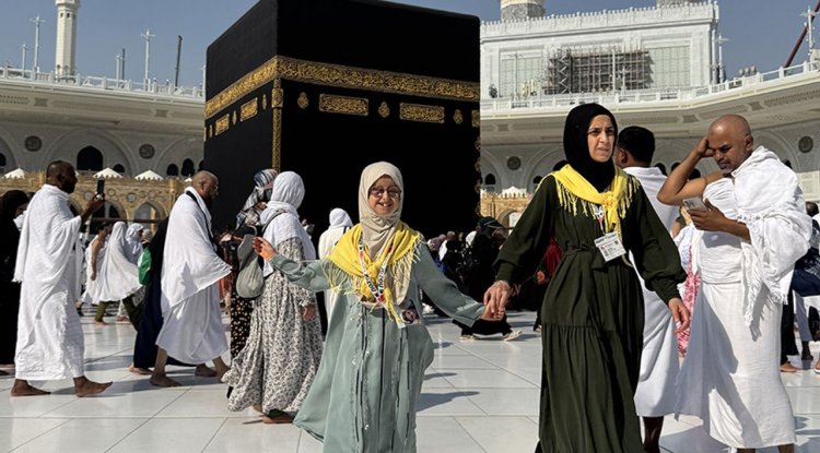 Nadir görülen gen hastası Esma, Kabe hayaline kavuştu