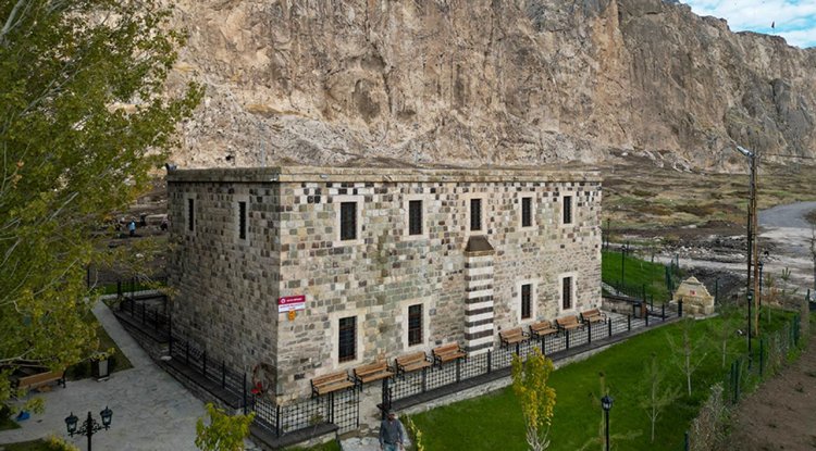 Tarihi Horhor Camii, cemaatiyle buluştu