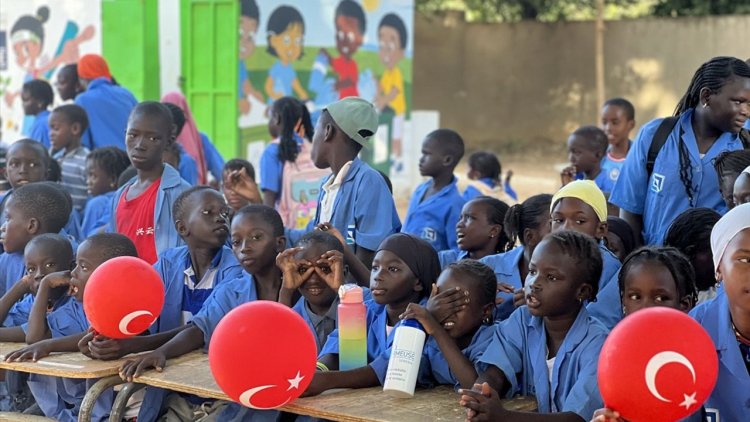 Türkiye Diyanet Vakfından Senegal'de öğrencilere eğitim desteği