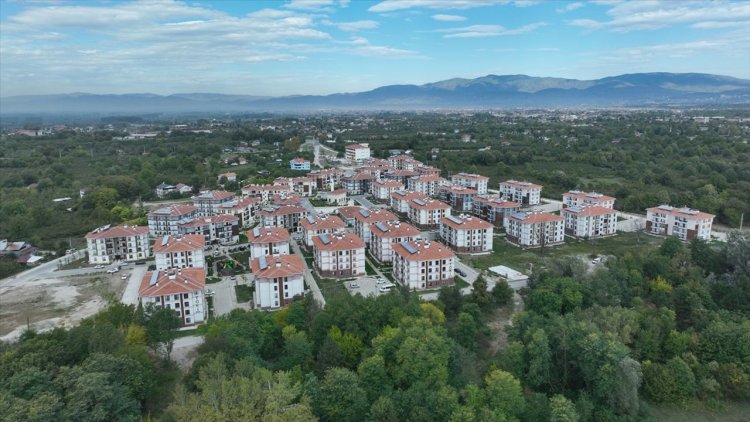 Bakan Kurum, TOKİ ile Düzce'de ev sahibi olan vatandaşların görüntülerini paylaştı: