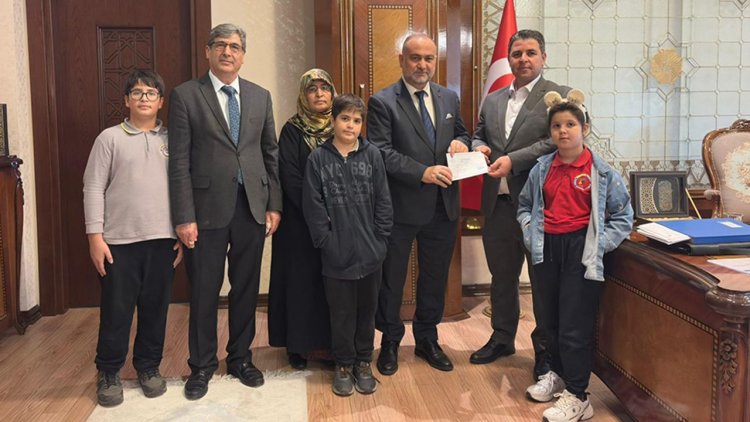 Adana Selahaddin Eyyubi İmam Hatip Ortaokulu'ndan Filistin'e destek