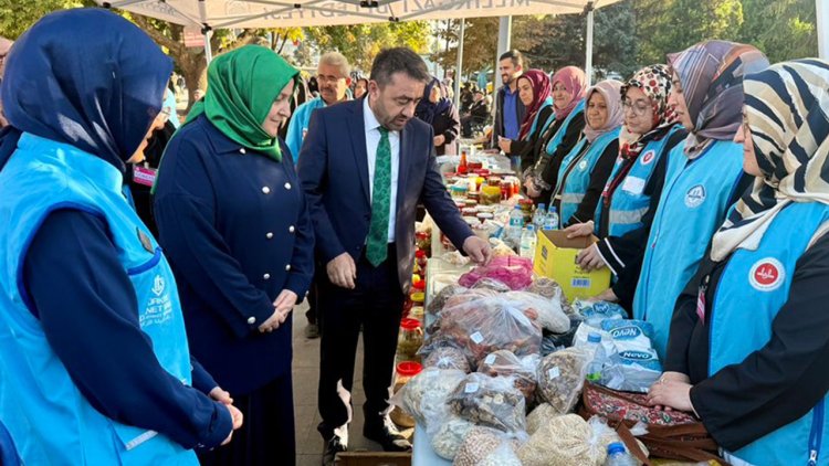 Kayseri'de Gazze yararına "Hayır Çarşısı" açıldı