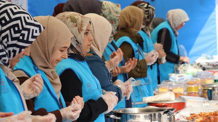 Manisa'da Filistin'e destek için 'Hayır Çarşısı' kuruldu