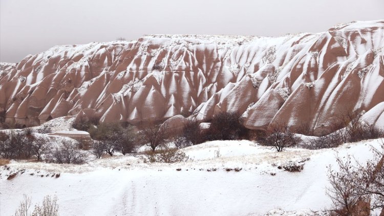 Kapadokya'da mevsimin ilk karı yağdı