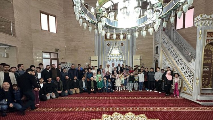 Esenler'de öğrenciler sabah namazında buluştu