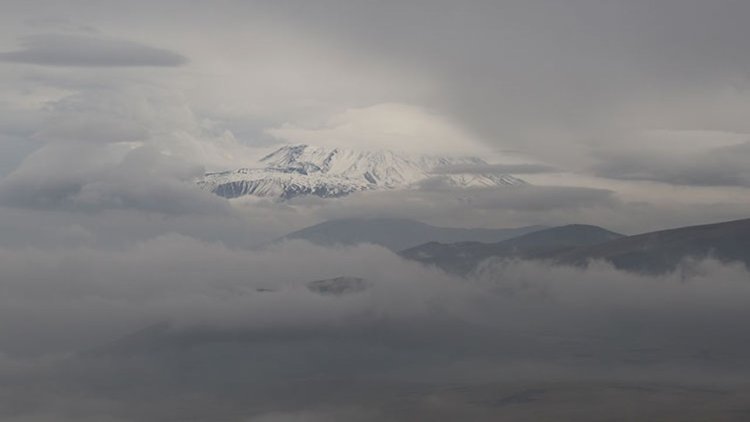 Aras Dağları sisler altında görüntülendi
