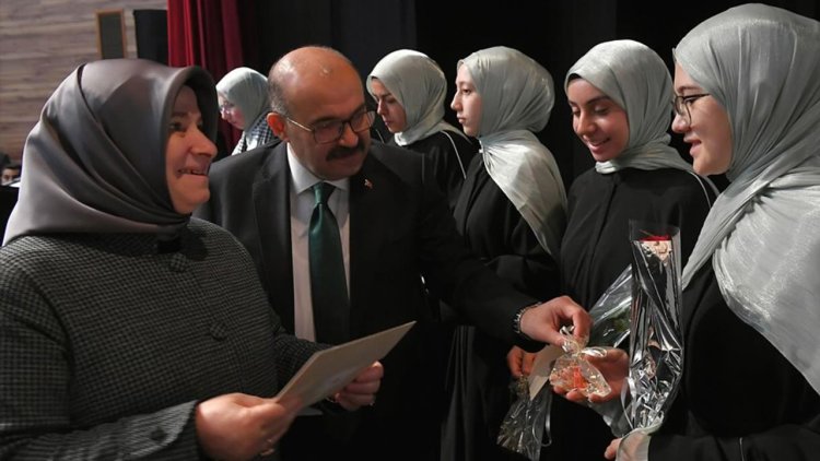 Vali Ustaoğlu, Altıeylül'de hafızların sevincine ortak oldu