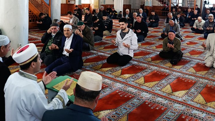 İvrindi'de vefat eden öğretmenler anıldı