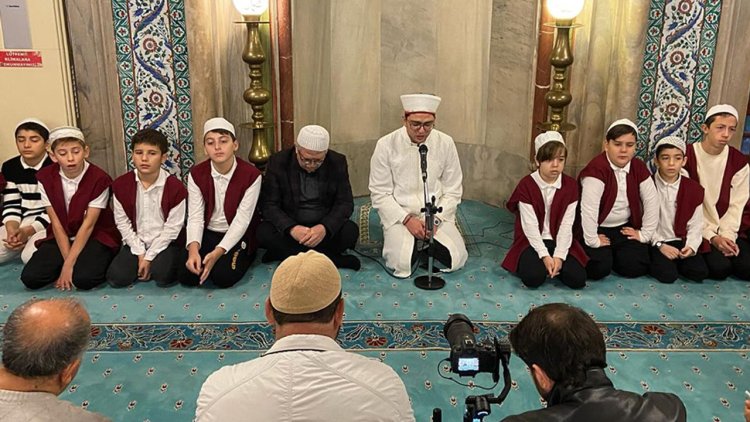 Muradiye Camii'nde çocuklar program icra etti
