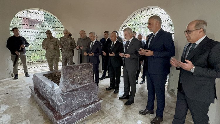 Sütçü İmam vefatının 103. yılında kabri başında anıldı