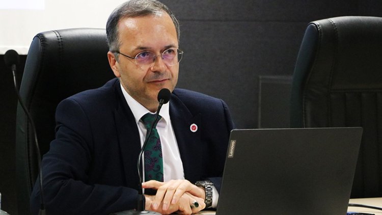 Tekirdağ'da "Türkiye'de Gençliğin Değişen Profili" konferansı düzenlendi