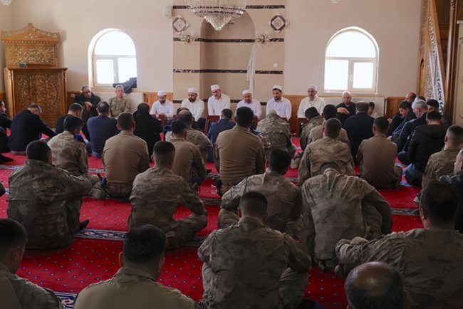 Hakkari'de şehitler dualarla anıldı