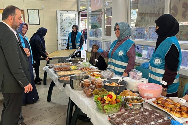 Rize'de açılan hayır çarşısı'na büyük ilgi