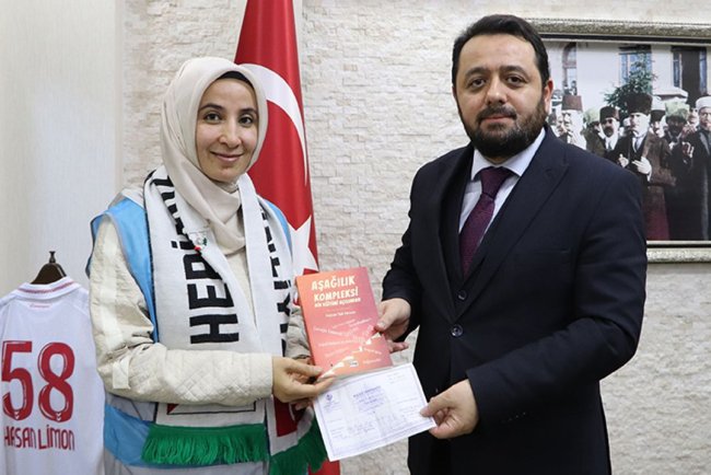 Kur'an Kursu Öğreticisi Elmas, yazarı olduğu kitaptan elde ettiği geliri Gazze'ye bağışladı