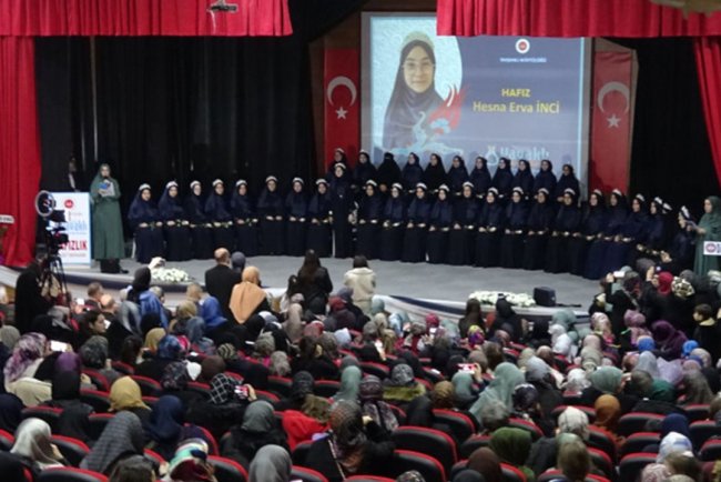 Tavşanlı'da hafızlar taç giydi