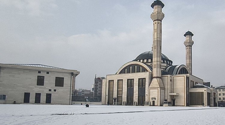 Kars'ta kar yağışı etkili oldu