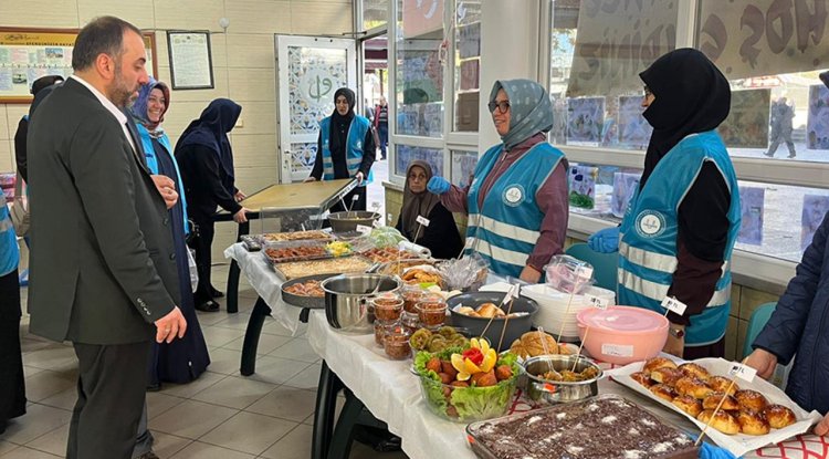 Rize'de açılan hayır çarşısı'na büyük ilgi