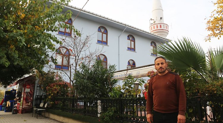 Görev yaptığı caminin çevresini ve köyü çiçeklerle donattı