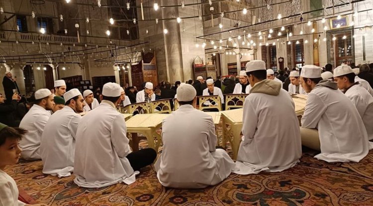 Bağcılarlı gençler Fatih Camii'nde buluştu