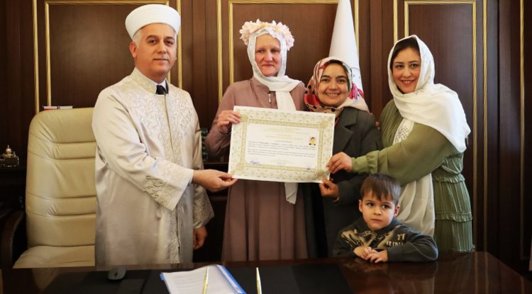 Kur'an'dan etkilenen Alman kadın Müslüman oldu