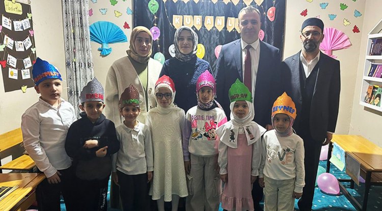 Gevaş'ta çocuklar Kur'an'a geçmenin sevincini yaşadı