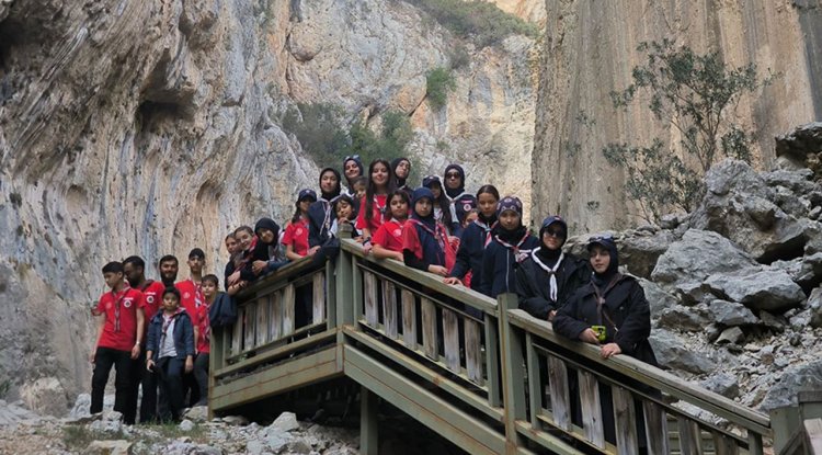 Adana'da gençler izcilik kampında buluştu