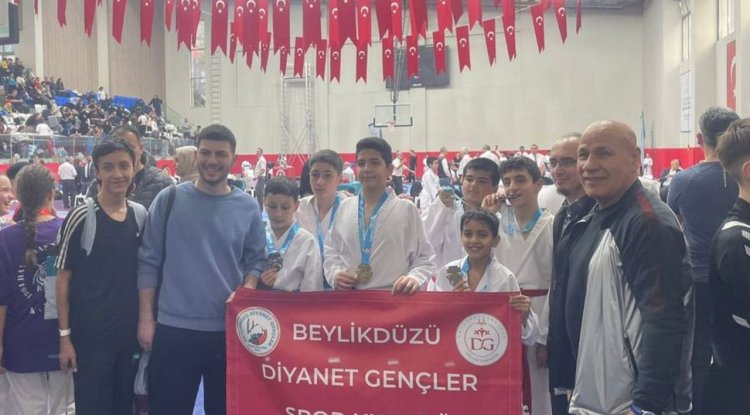 Beylikdüzü Diyanet Gençlik'ten karatede büyük başarı