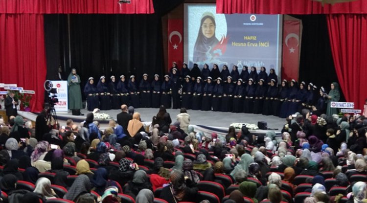 Tavşanlı'da hafızlar taç giydi