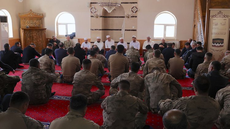 Hakkari'de şehitler dualarla anıldı