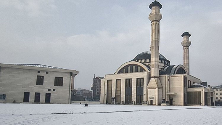 Kars'ta kar yağışı etkili oldu