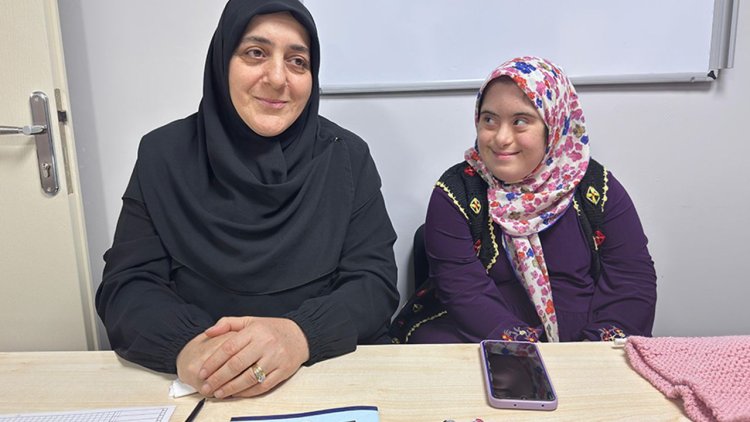 Hayatını down sendromlu kızına adayan anne, 45 yaşında hafız oldu