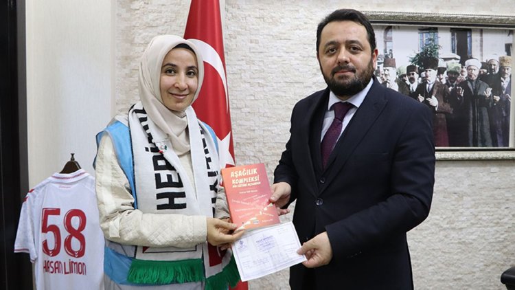 Kur'an Kursu Öğreticisi Elmas, yazarı olduğu kitaptan elde ettiği geliri Gazze'ye bağışladı