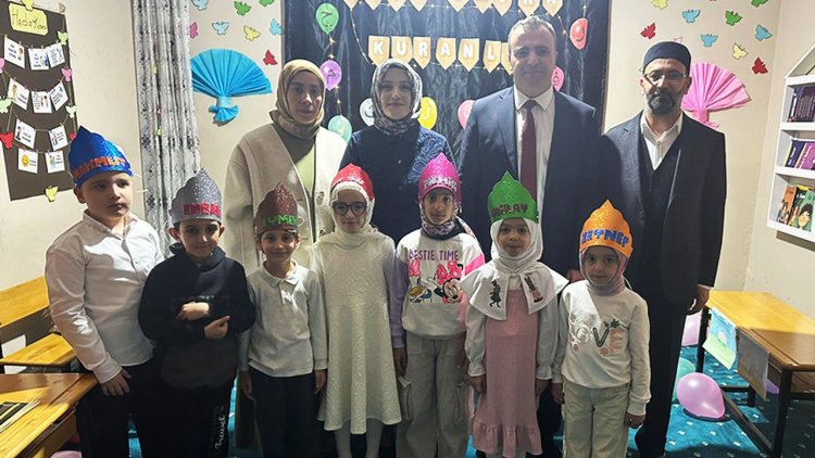 Gevaş'ta çocuklar Kur'an'a geçmenin sevincini yaşadı