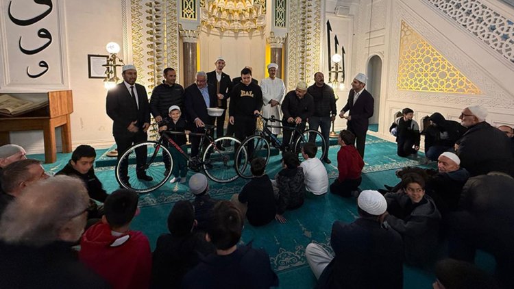 Erdek'te gençler sabah namazında buluştu