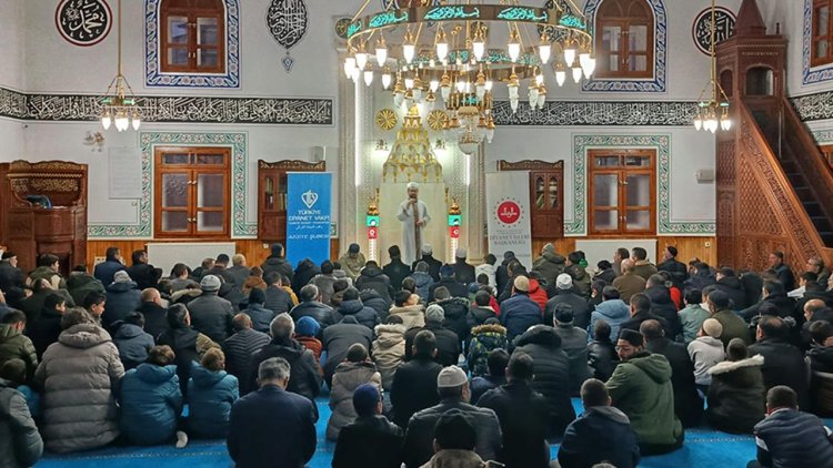 Aziziye'de Baba–Oğul Sabah Namazı’nda buluşuyor