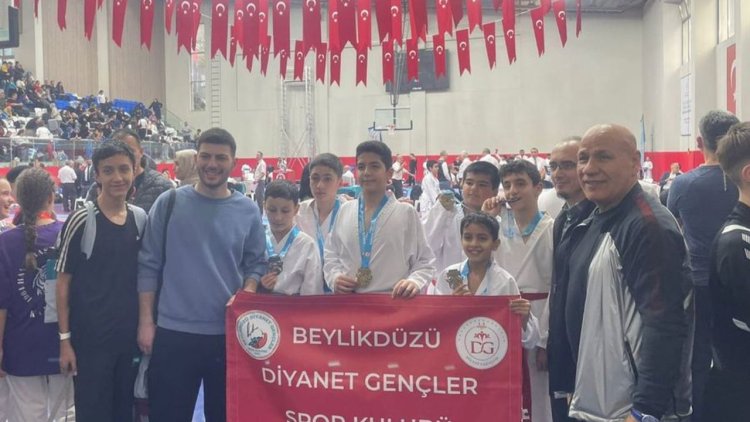 Beylikdüzü Diyanet Gençlik'ten karatede büyük başarı